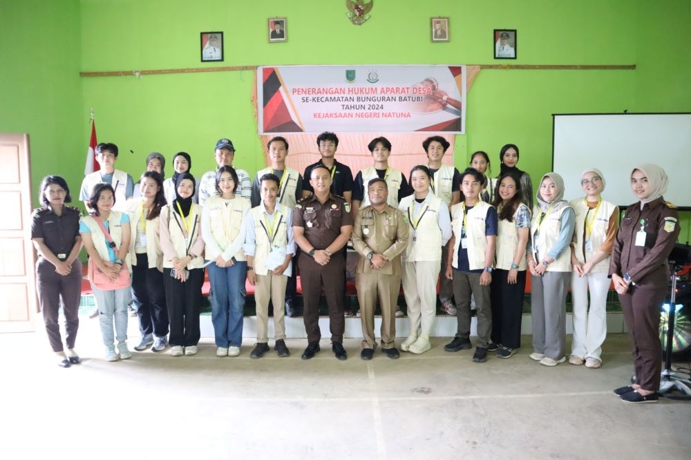 Kejari Natuna ajak Mahasiswa KKN Universitas Gajah Mada Melaksanakan Penerangan Hukum Terhadap Aparat Desa