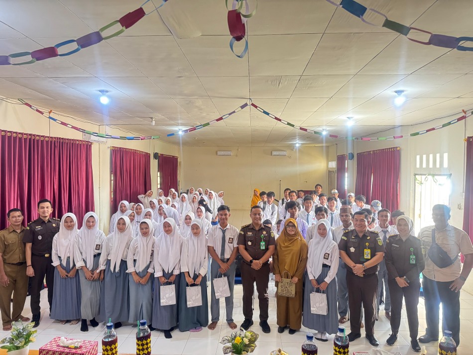 Jaksa Masuk Sekolah di SMAN 1 Pulau Tiga Barat